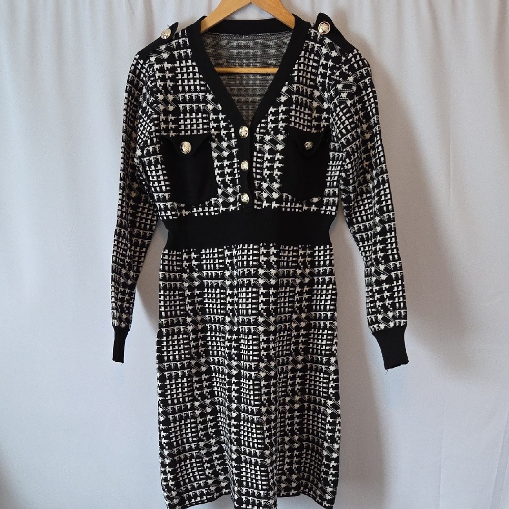 Chic Black and White Long Sleeve Dress